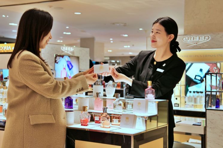 광주신세계, 14일까지 '홀리데이 기프트 뷰티페어'