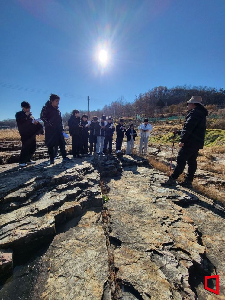 의성 금성산서 펼쳐진 ‘ROCK Trail’…지질과 아웃도어의 새로운 결합
