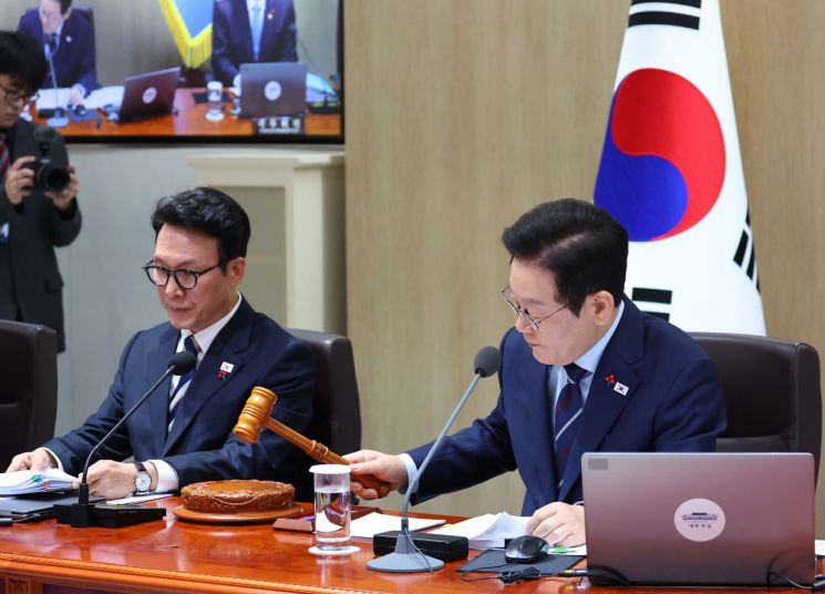 지역화폐·기본소득 등 이재명표 예산 전액 지켜…법인세 전구간 인상 