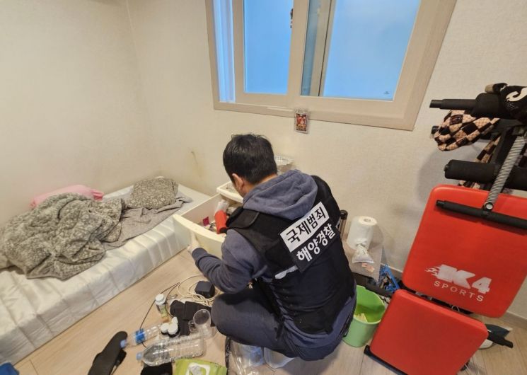 완도해양경찰서는 마약류관리법 위반 혐의로 태국인 판매 총책을 포함한 15명을 구속 송치했다. 완도해경 제공