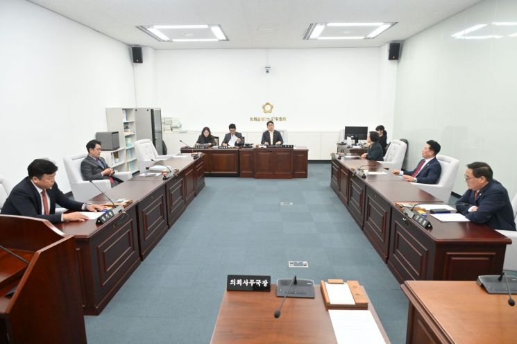 진주시의회, 동부 시립도서관·이상근 국제음악제 예산…강도 높은 질의