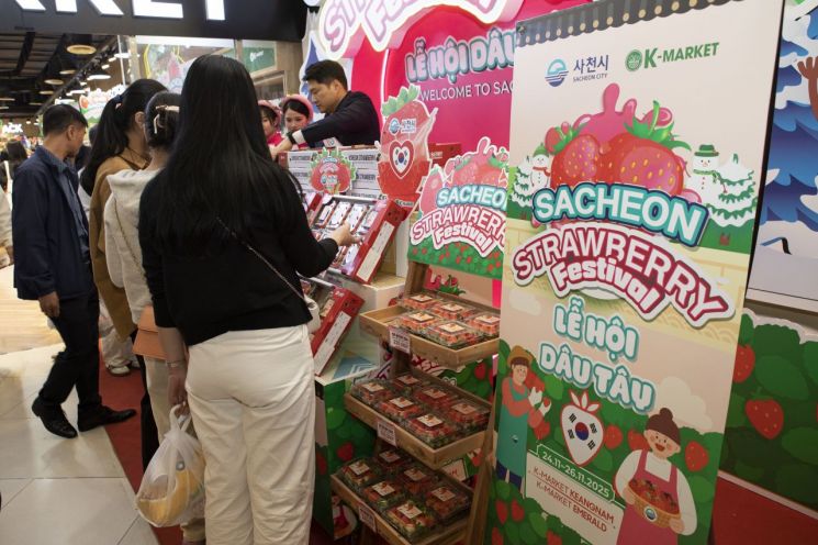 사천시, 사천딸기 베트남·싱가폴 현지 판촉 행사…수출 상향 곡선