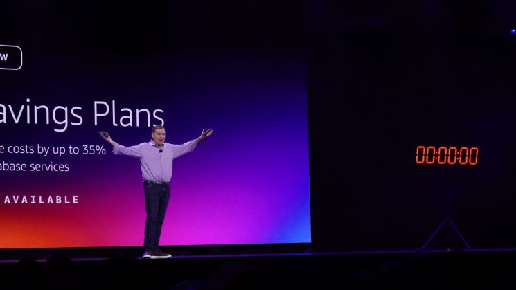 [AWS리인벤트]맷 가먼 뜨자 개발자들 환호성…'10분 속사포' 서비스 소개도