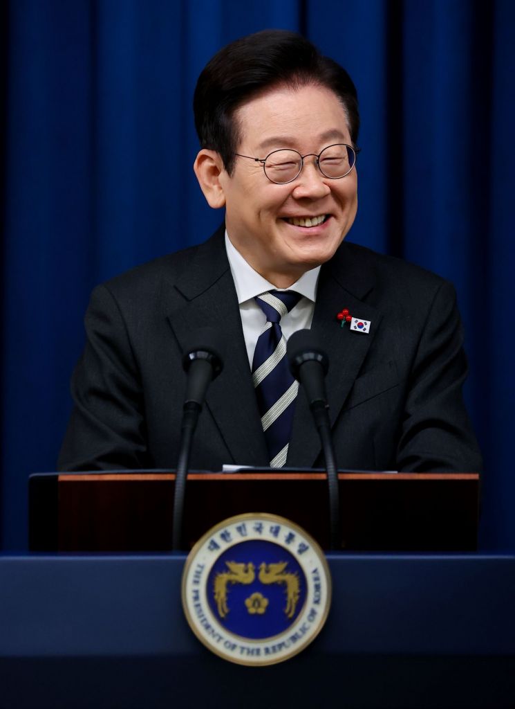 President Lee Declares December 3 as "National Sovereignty Day"... Special Statement on the First Anniversary of the "Revolution of Light"