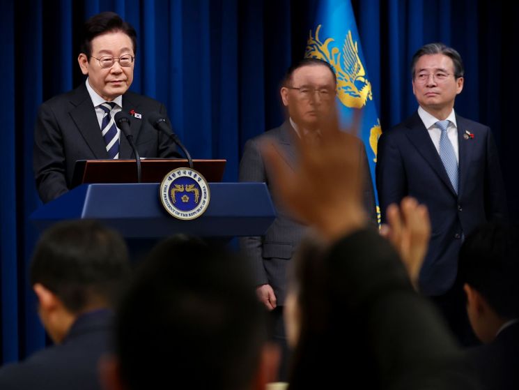 President Lee Declares December 3 as "National Sovereignty Day"... Special Statement on the First Anniversary of the "Revolution of Light"