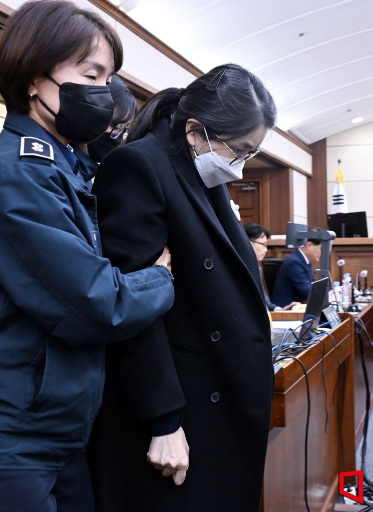 [속보] 법원 "김건희, 주가조작 미필적 용인했다고 볼 여지 있어"