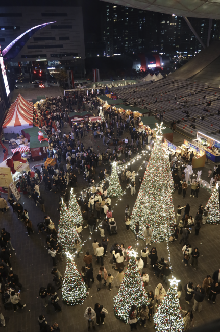 Busan Cinema Center's "Christmas Village Busan" Draws 73,000 Visitors in 4 Days, "Changing the Landscape of Winter Tourism in Busan"