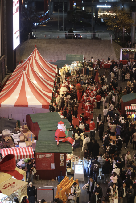 Busan Cinema Center's "Christmas Village Busan" Draws 73,000 Visitors in 4 Days, "Changing the Landscape of Winter Tourism in Busan"