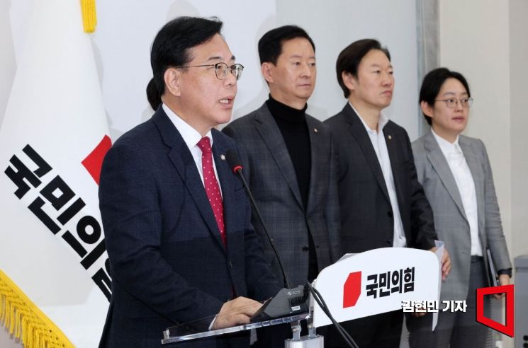송언석 국민의힘 원내대표가 3일 서울 여의도 국회에서 기자회견을 하고 있다. 2025.12.3 김현민 기자