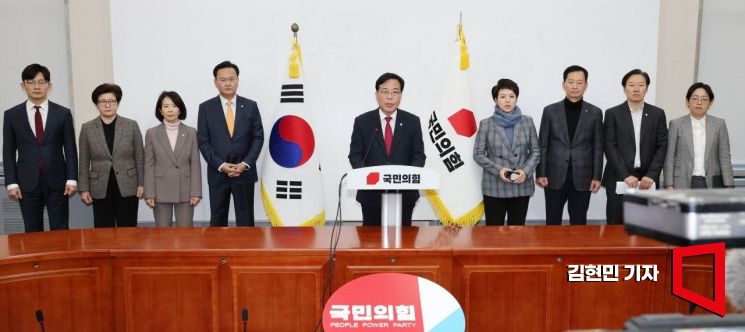 [포토] 송언석 "107명 의원 대표해 지난 1년 반성…계엄 선포 진심으로 사과"