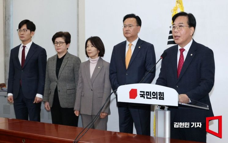 [Photo] Song Eonseok: "I Take Full Responsibility for Failing to Prevent Martial Law... I Sincerely Apologize"