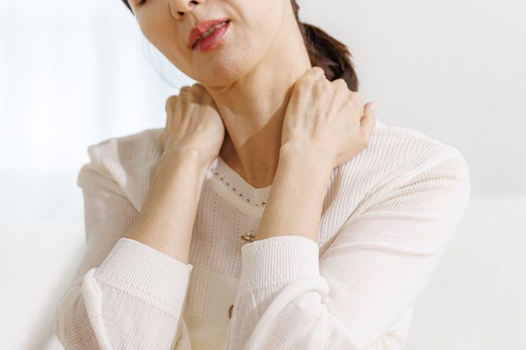 가짜 중풍의 습격, 마비… 뇌 아닌 목이 범인, 알고 보면 '경추척수증'