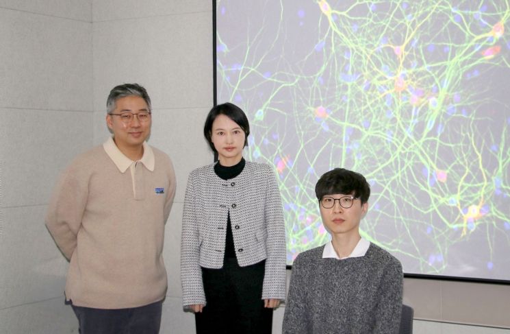 왼쪽부터 고재원 교수, 엄지원 교수, 김현호 박사후연수연구원. DGIST