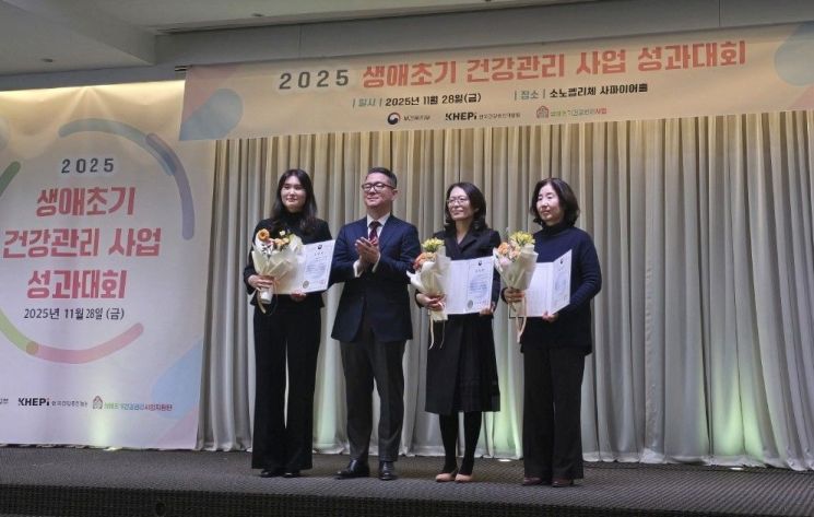 동아대 유정옥 교수, 생애초기 건강관리사업 공로 복지부장관 표창