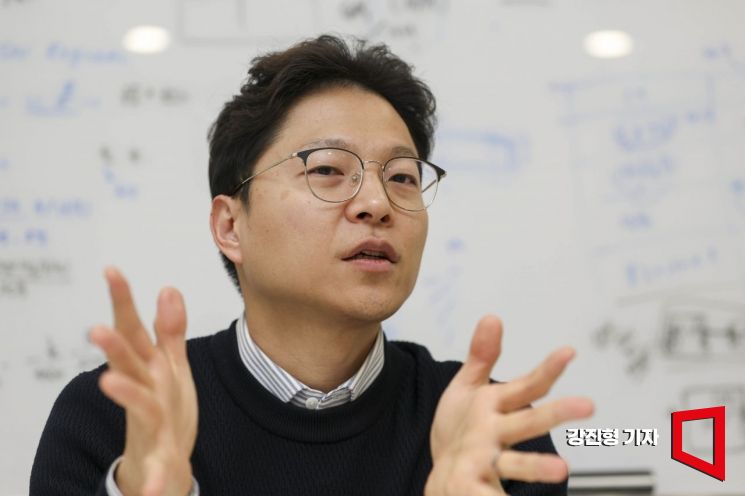 '세계 첫 LPU AI칩' 韓 스타트업이 해냈다…"기존 GPU보다 성능 2.4배"[K반도체의 미래①]