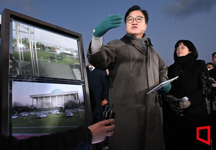 [포토] 비상계엄 당시 국회 운동장 상황 설명하는 우원식 의장