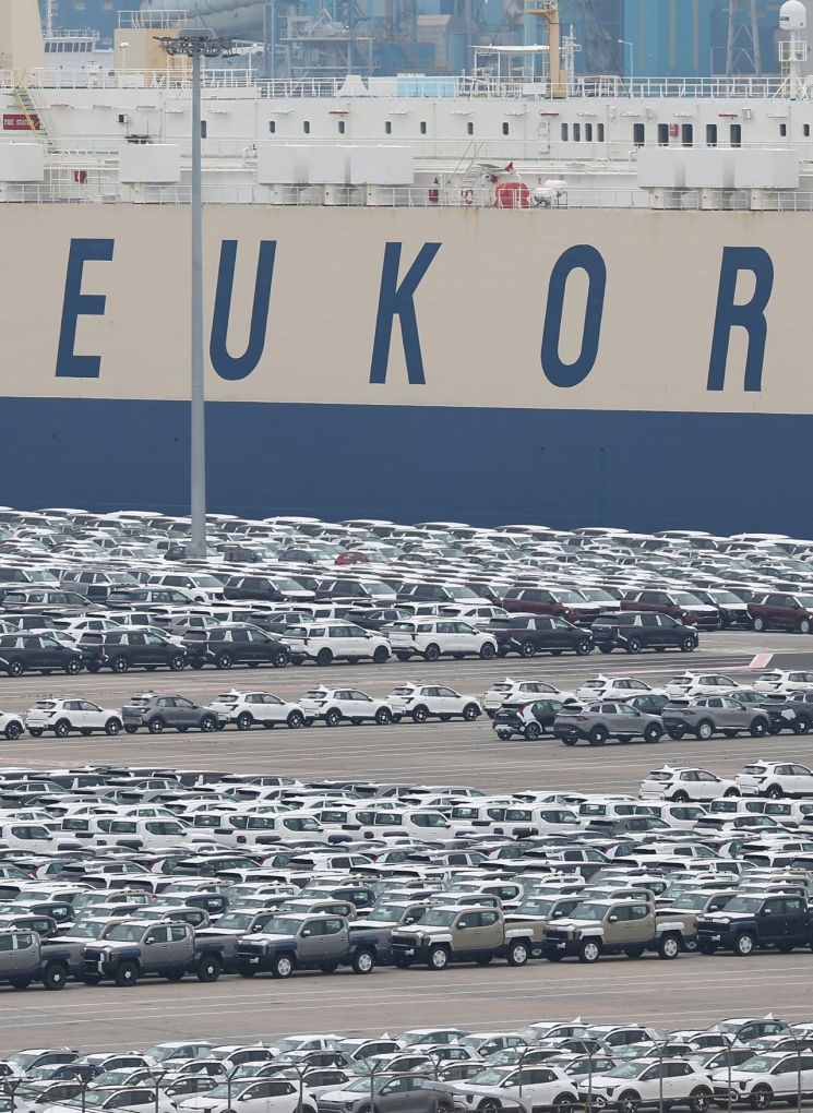 경기도 평택항에 수출용 자동차가 세워져 있는 모습. 연합뉴스