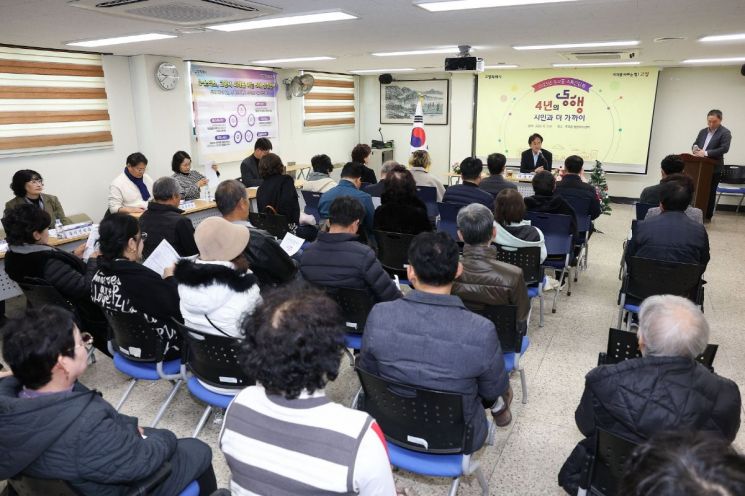 이동환 고양특례시장이 지난 1일 주교동에서 주민과의 소통간담회를 개최하고 있다. 고양특례시 제공