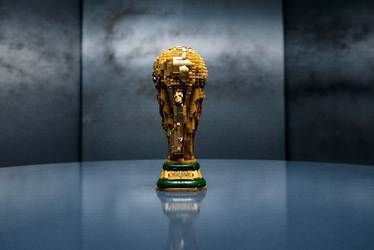 레고 에디션 FIFA 월드컵 공식 트로피. 레고그룹
