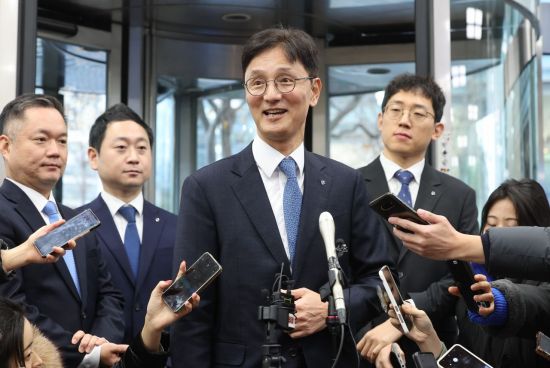 신한금융지주 차기 회장 후보인 이선훈 신한투자증권 사장이 4일 서울 중구 신한금융지주 본사에서 열린 개별 최종면접에 참석하고 있다. 연합뉴스