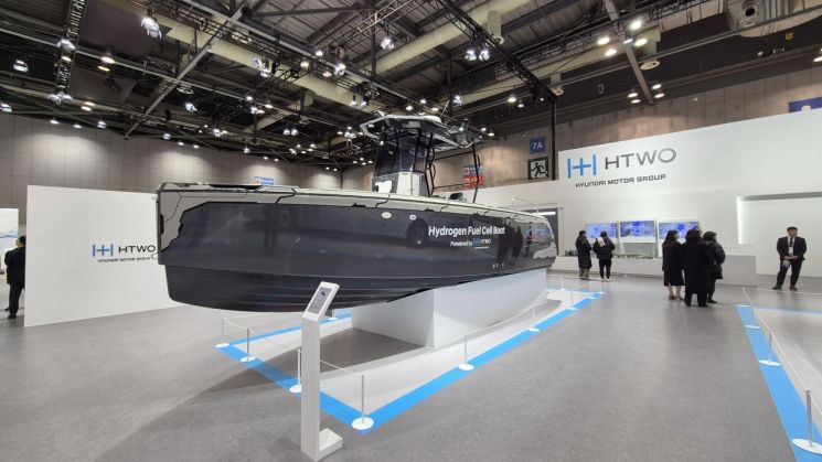 4일 개막한 ‘월드하이드로젠엑스포(WHE) 2025’ 행사에 전시된 수소연료전지 선박. 2025.12.4 우수연 기자
