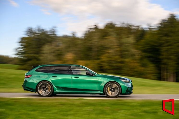 'BMW 뉴 M5 투어링'. BMW 코리아