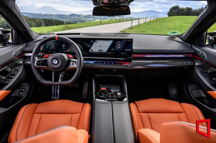 'BMW 뉴 M5 투어링'. BMW 코리아