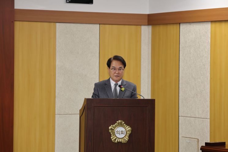 김하수 청도군수가 4일 열린 제314회 청도군의회 제2차 정례회 시정연설을 하고 있다. 청도군 제공