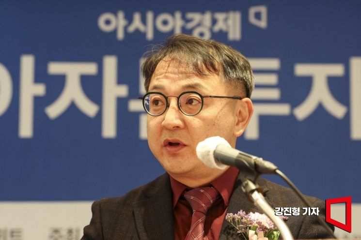 전진규 한국증권학회 회장이 4일 서울 중구 롯데호텔에서 열린 ‘2025 아시아자본투자대상’에 참석해 심사평 하고 있다. 2025.12.4 강진형 기자