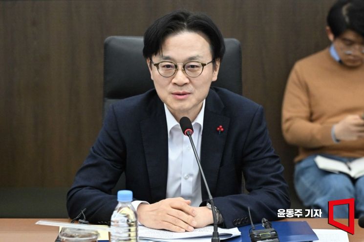 김정관 산업통상부 장관이 4일 서울 중구 대한상공회의소에서 열린 'M.AX 얼라이언스-국민성장펀드 연계 간담회'에서 모두발언을 하고 있다. 2025.12.04 윤동주 기자