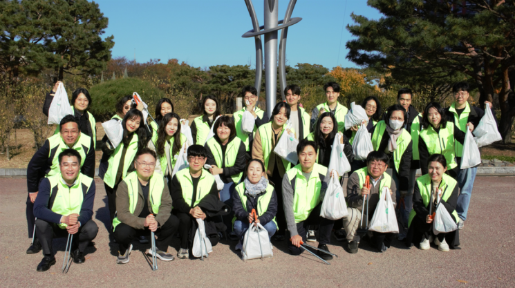 NH-Amundi자산운용, 여의도 한강공원 플로깅 활동