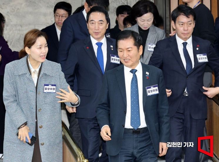 [포토] 중앙위원회의 참석하는 정청래