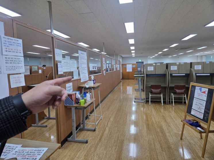 최 교장은 내년 2월 퇴임을 앞두고 있지만, 그때까지 기존 자율학습실마저 책상, 사물함, 전등 등을 전부 교체하고 학습 환경을 개선해주고 떠나고 싶다고 했다. 이에 필요한 예산은 시교육청과 구청 등을 통해 확보한 상태다.