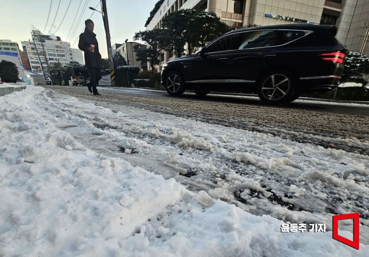 밤부터 내일 오전까지 대설…빙판 출근길 대비
