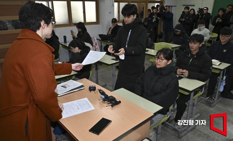 [포토] 2026학년도 수능시험 성적표 배부