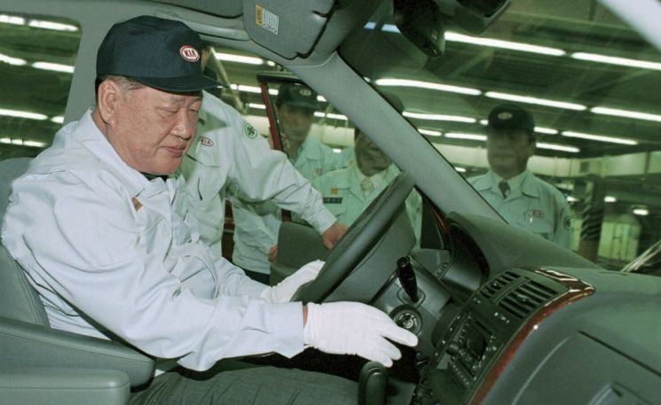 80돌 맞은 기아…정의선 "한 편의 서사…위대한 여정"