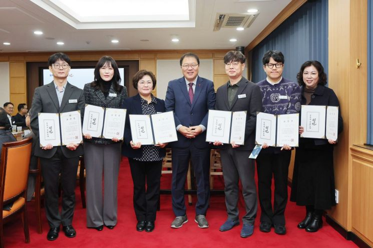 창원특례시, 11월 ‘이달의 우수공무원’ 선정.