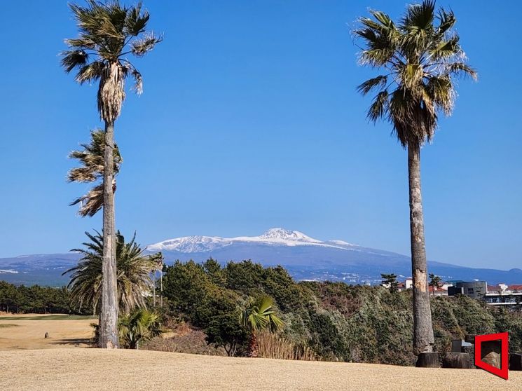 눈 덮인 한라산. 박창원 기자