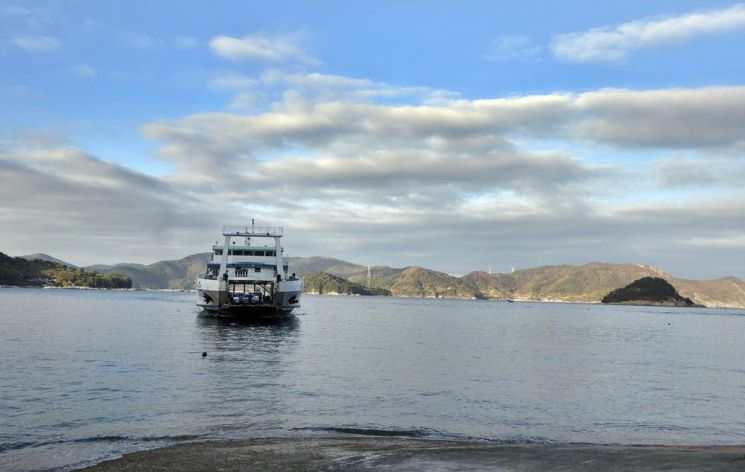 돌산 신기항에서 출발한 금오도행 여객선
