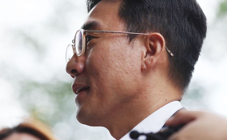 조영탁 IMS모빌리티 대표가 지난 8월 20일 조사를 받기 위해 김건희 여사 관련 의혹을 수사하는 민중기 특별검사팀으로 출석하고 있다. 연합뉴스