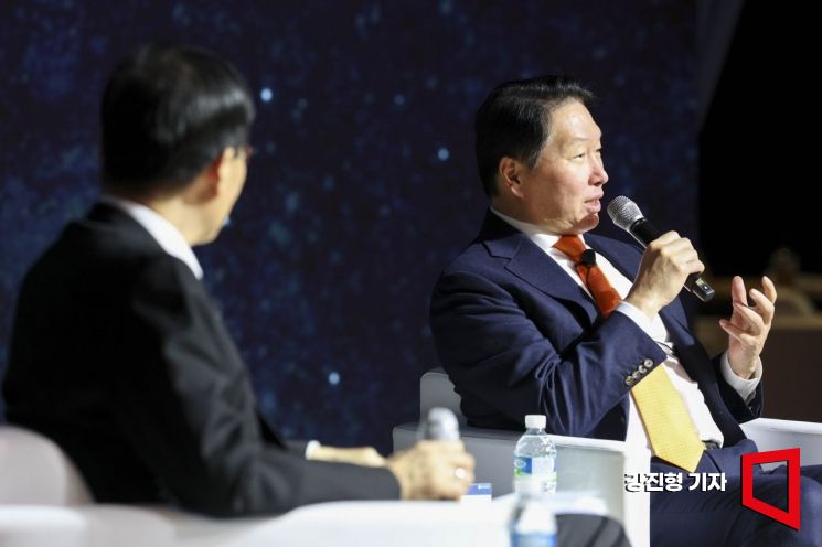 [포토] 대한민국 AI에 대해 발언하는 최태원 회장