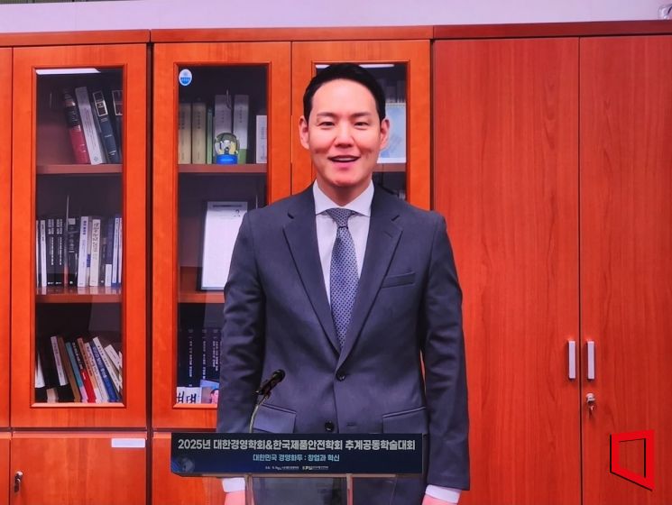 김한규 더불어민주당 의원은 '2025년 대한경영학회 추계공동학술대회' 영상 축사를 통해 "(생산적 금융의) 실제 성과를 위해선 적절한 시점에 자금이 공급되는 금융 환경이 마련돼야 한다"고 강조했다.