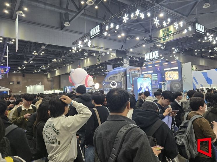 At the 'AGF 2025' animation and game festival held on the 5th at Kintex Exhibition Hall 1 in Goyang, Gyeonggi Province, a queue continues in front of the 'Goddess of Victory: Nike' booth. Photo by Kyungjo Noh