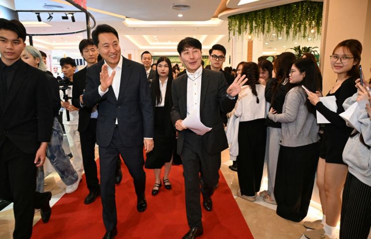 "한국 제품은 넘버 원" 소리에…베트남서 K-뷰티 확장 나선 오세훈