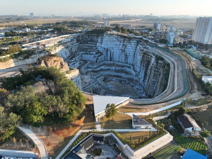 [디깅트래블]지하에 뒤집힌 콜로세움, 황등석산