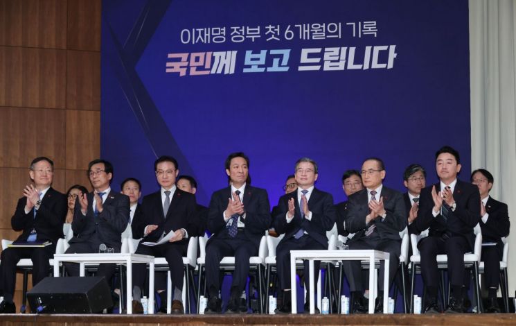 '원화약세 베팅' 경고한 정책실장…"분명히 말하지만 환율 대응책 있다"