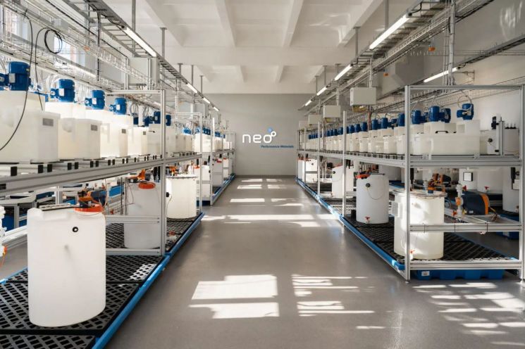 러 코앞에 유럽 최대 희토류 공장 가동…안보문제 우려