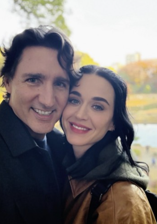 트뤼도와 볼 맞대며 '다정샷'...日 방문 케이티 페리, 열애 공식화 - 뉴스 썸네일 이미지