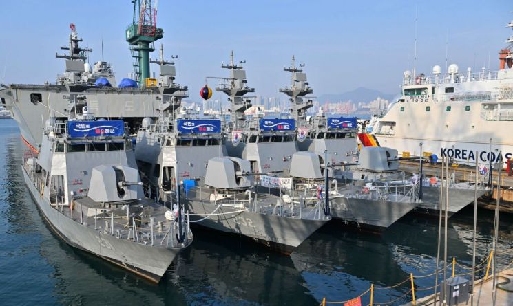 Navy Holds Combined Launching Ceremony for Four New Chamsuri High-Speed Patrol Boats