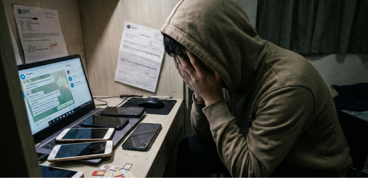 "휴대폰 개통해 넘기면 100만원"…기상천외 대출